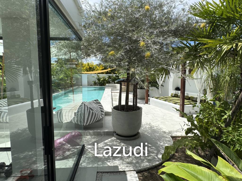 Ultra-Luxury 5-Bedroom Villa: Black Mountain, Saltwater pool