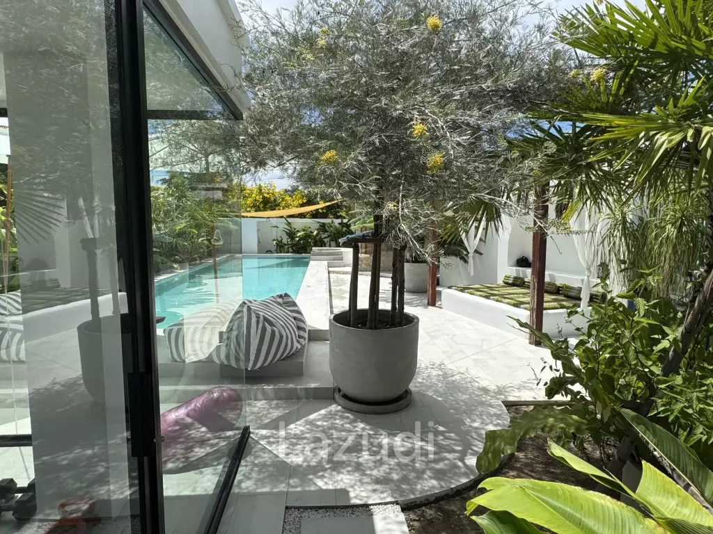 Ultra-Luxury 5-Bedroom Villa: Black Mountain, Saltwater pool