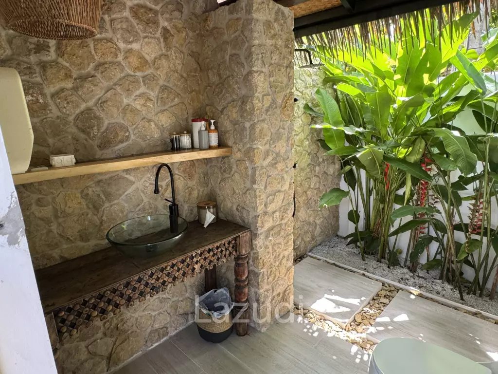 Ultra-Luxury 5-Bedroom Villa: Black Mountain, Saltwater pool
