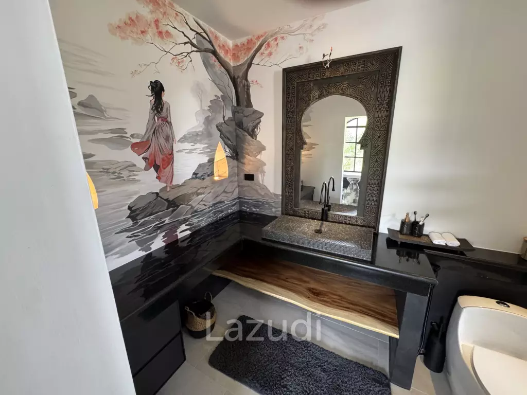Ultra-Luxury 5-Bedroom Villa: Black Mountain, Saltwater pool