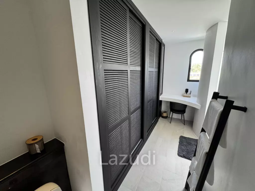 Ultra-Luxury 5-Bedroom Villa: Black Mountain, Saltwater pool