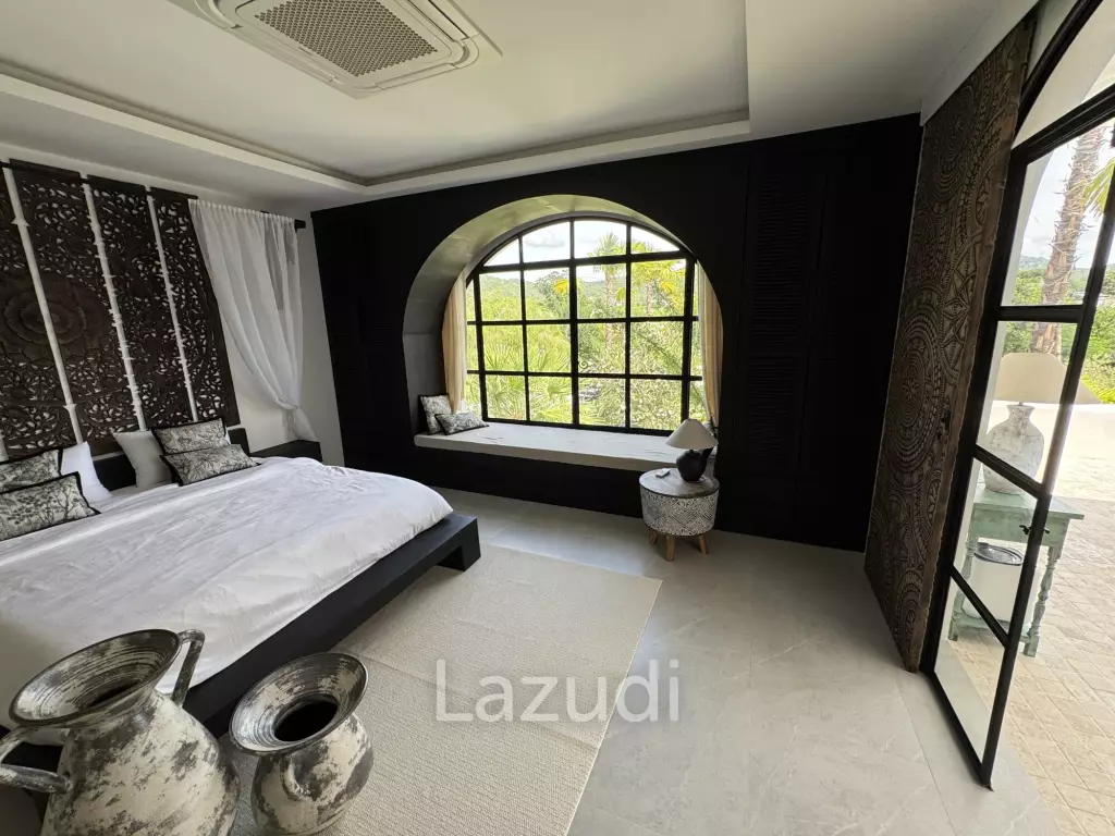 Ultra-Luxury 5-Bedroom Villa: Black Mountain, Saltwater pool