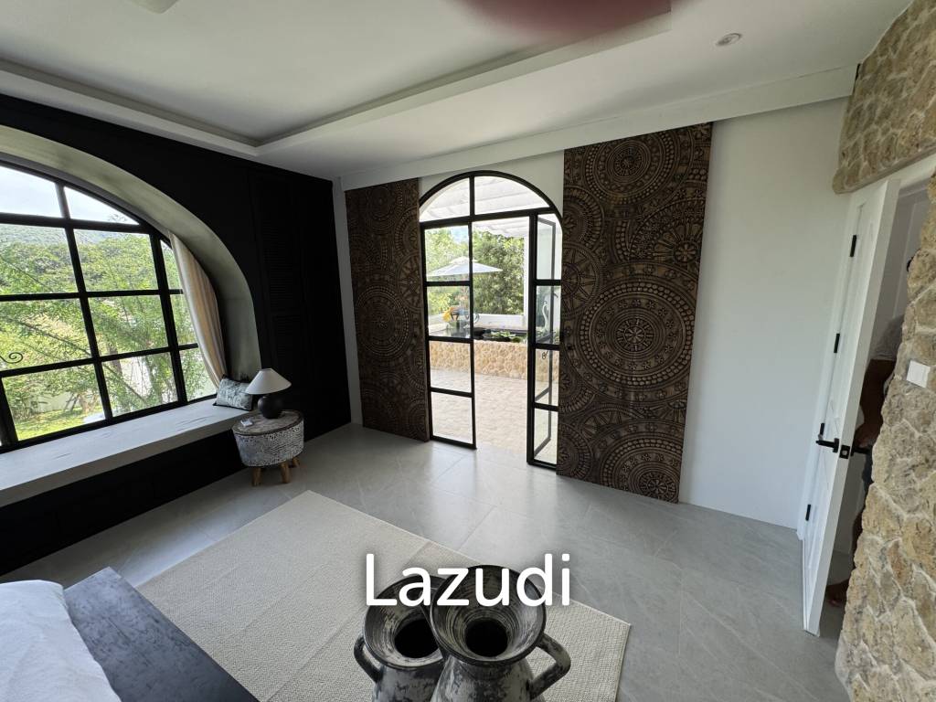 Ultra-Luxury 5-Bedroom Villa: Black Mountain, Saltwater pool