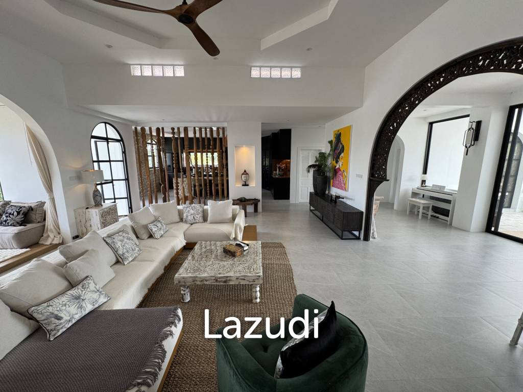 Ultra-Luxury 5-Bedroom Villa: Black Mountain, Saltwater pool