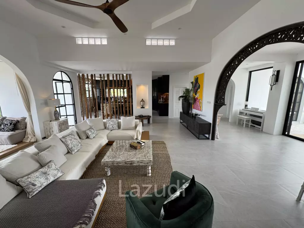 Ultra-Luxury 5-Bedroom Villa: Black Mountain, Saltwater pool