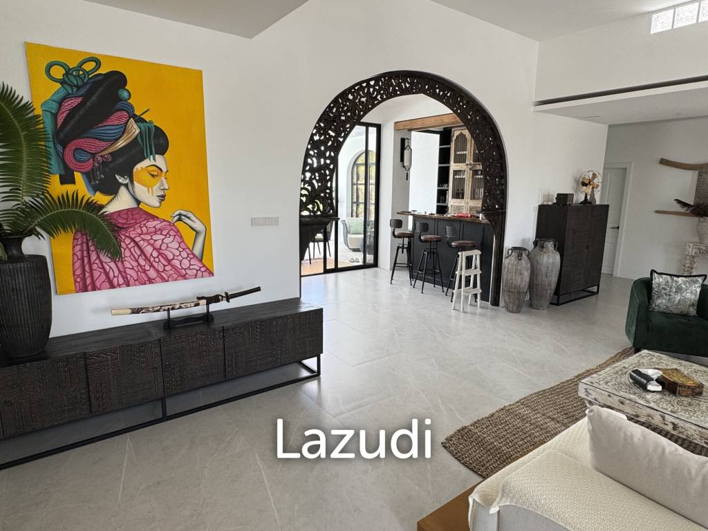 Ultra-Luxury 5-Bedroom Villa: Black Mountain, Saltwater pool