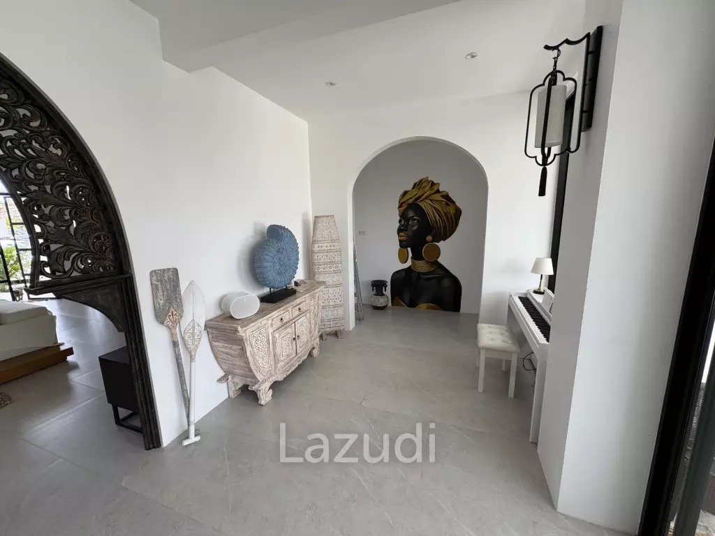 Ultra-Luxury 5-Bedroom Villa: Black Mountain, Saltwater pool