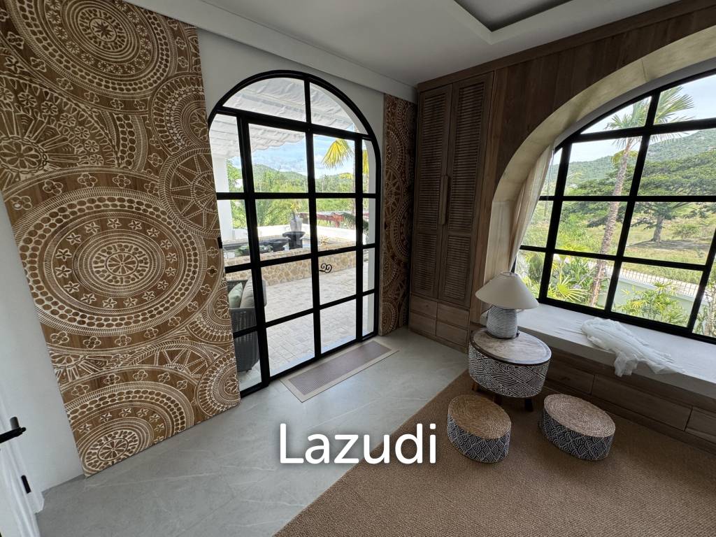 Ultra-Luxury 5-Bedroom Villa: Black Mountain, Saltwater pool