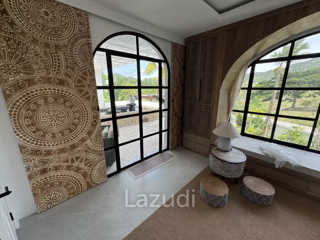 Ultra-Luxury 5-Bedroom Villa: Black Mountain, Saltwater pool