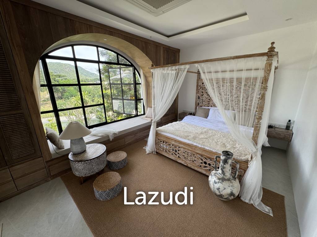 Ultra-Luxury 5-Bedroom Villa: Black Mountain, Saltwater pool