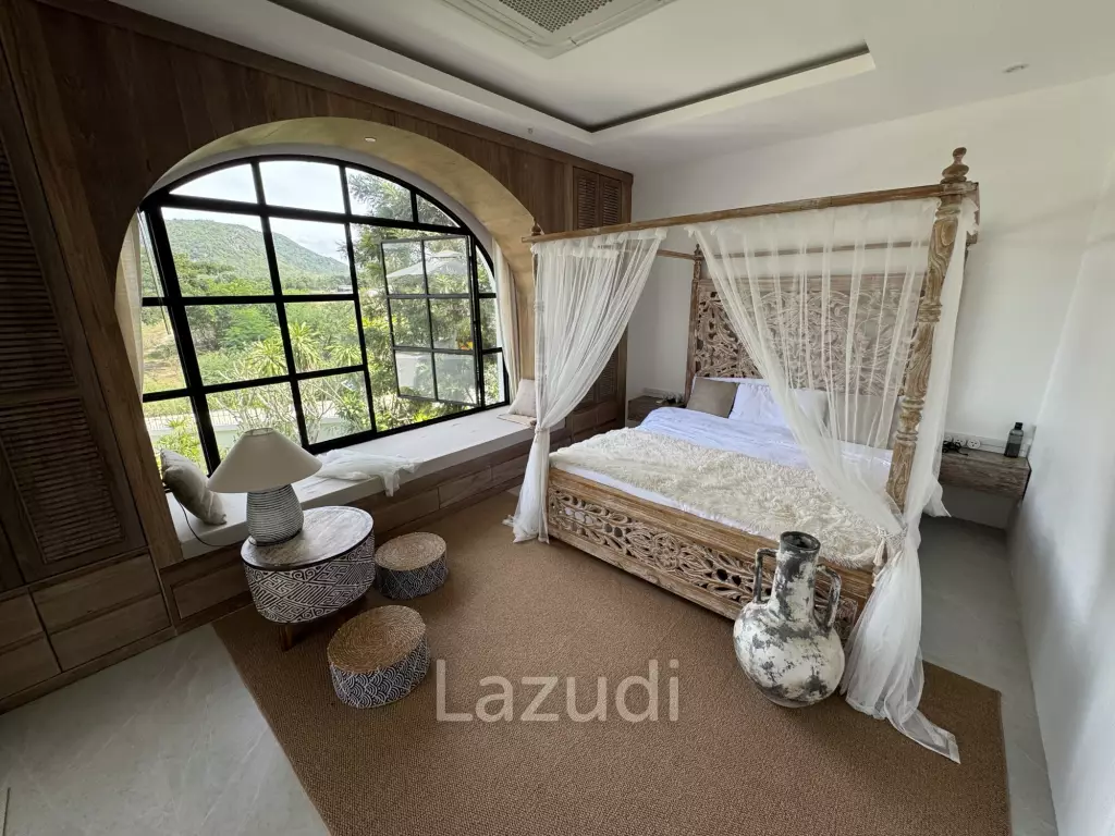 Ultra-Luxury 5-Bedroom Villa: Black Mountain, Saltwater pool