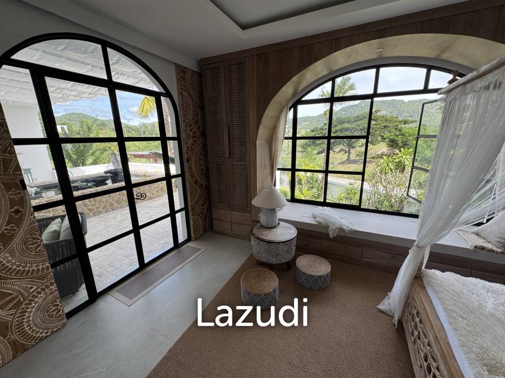 Ultra-Luxury 5-Bedroom Villa: Black Mountain, Saltwater pool