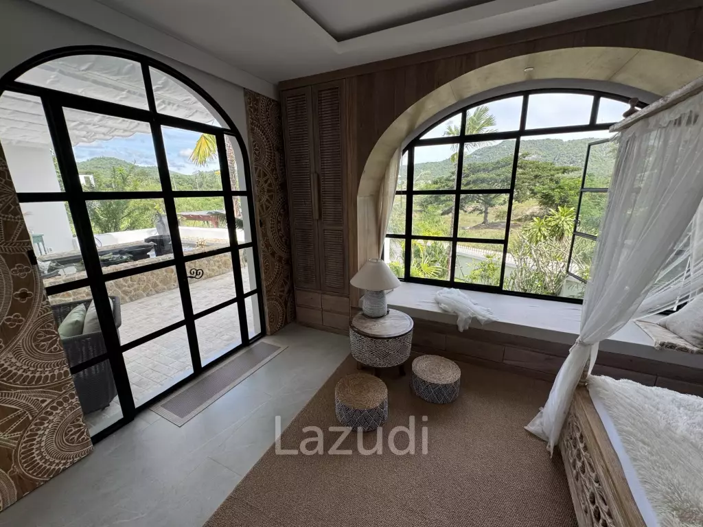 Ultra-Luxury 5-Bedroom Villa: Black Mountain, Saltwater pool