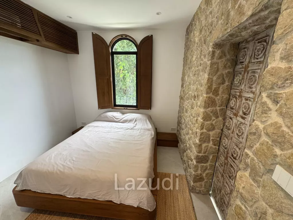 Ultra-Luxury 5-Bedroom Villa: Black Mountain, Saltwater pool