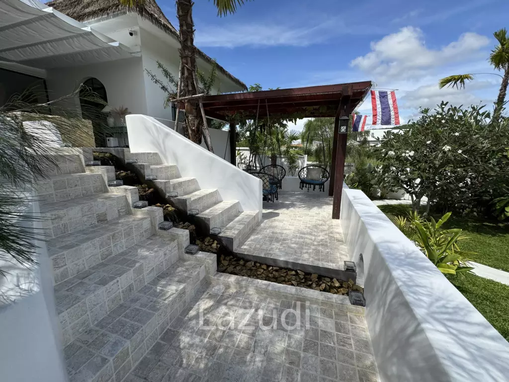 Ultra-Luxury 5-Bedroom Villa: Black Mountain, Saltwater pool