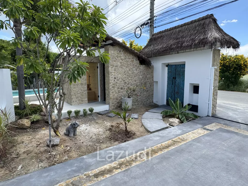 Ultra-Luxury 5-Bedroom Villa: Black Mountain, Saltwater pool