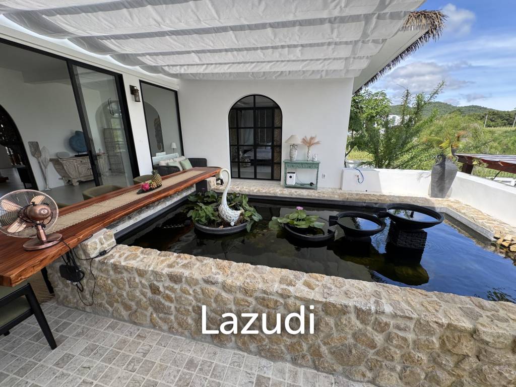 Ultra-Luxury 5-Bedroom Villa: Black Mountain, Saltwater pool
