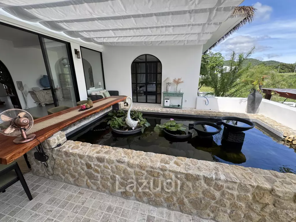 Ultra-Luxury 5-Bedroom Villa: Black Mountain, Saltwater pool