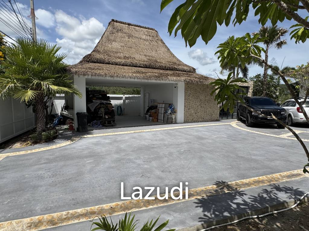 Ultra-Luxury 5-Bedroom Villa: Black Mountain, Saltwater pool
