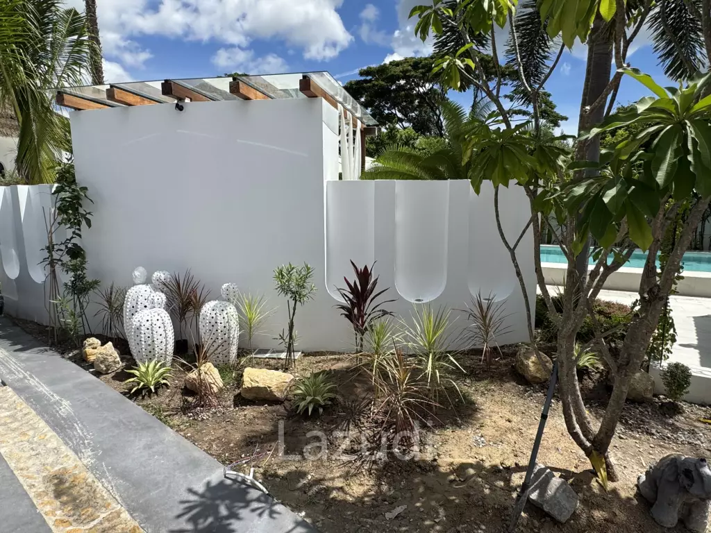 Ultra-Luxury 5-Bedroom Villa: Black Mountain, Saltwater pool