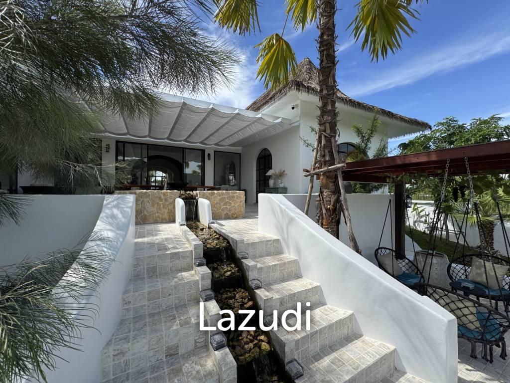 Ultra-Luxury 5-Bedroom Villa: Black Mountain, Saltwater pool