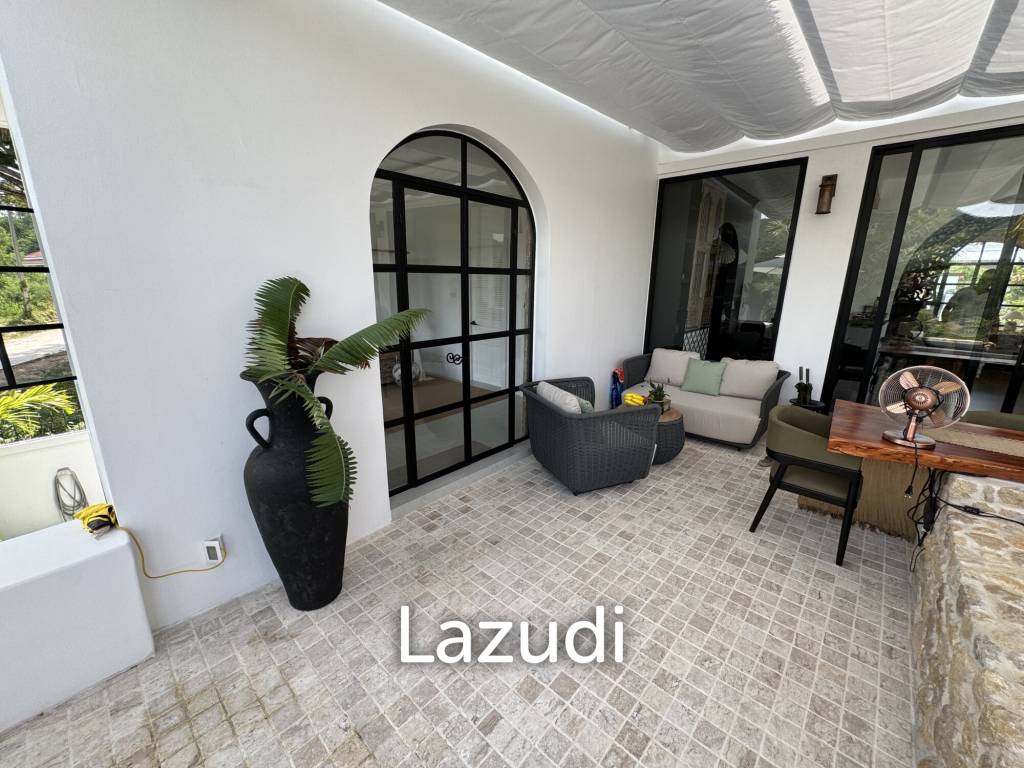 Ultra-Luxury 5-Bedroom Villa: Black Mountain, Saltwater pool