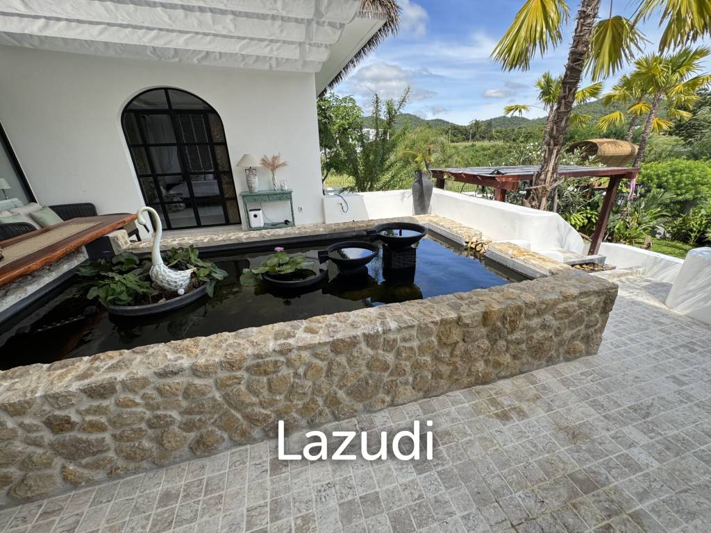 Ultra-Luxury 5-Bedroom Villa: Black Mountain, Saltwater pool