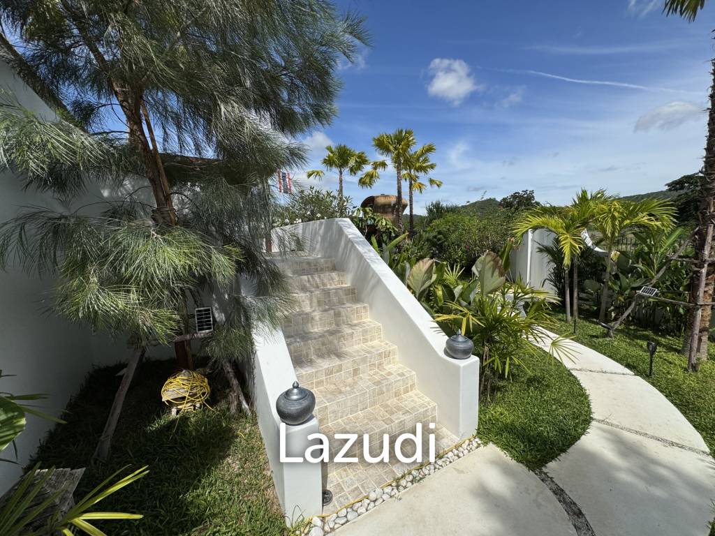 Ultra-Luxury 5-Bedroom Villa: Black Mountain, Saltwater pool