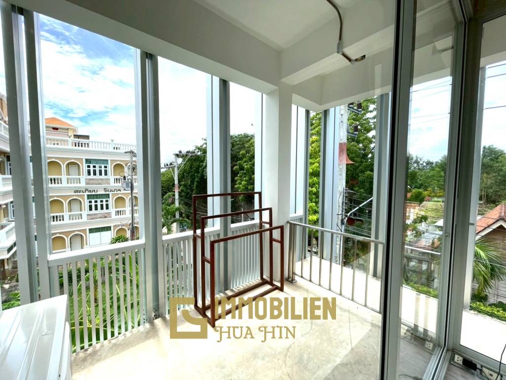 ทาวน์เฮ้าส์หรู 4 ห้องนอน ในเขาตะเกียบ