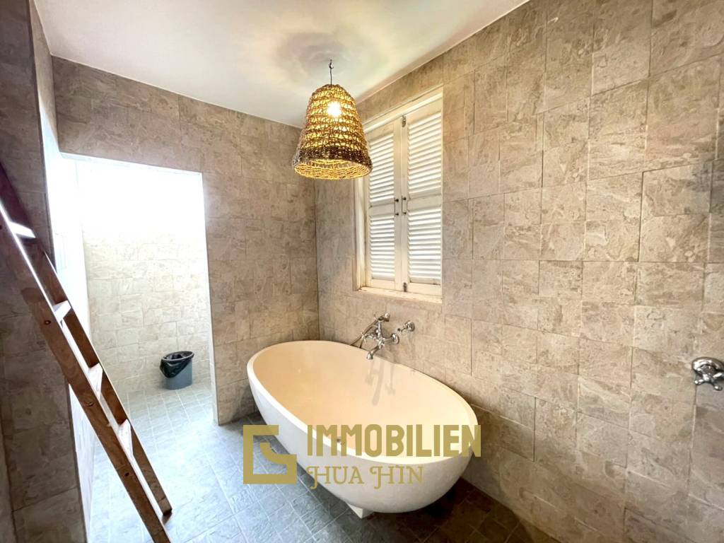 ทาวน์เฮ้าส์หรู 4 ห้องนอน ในเขาตะเกียบ