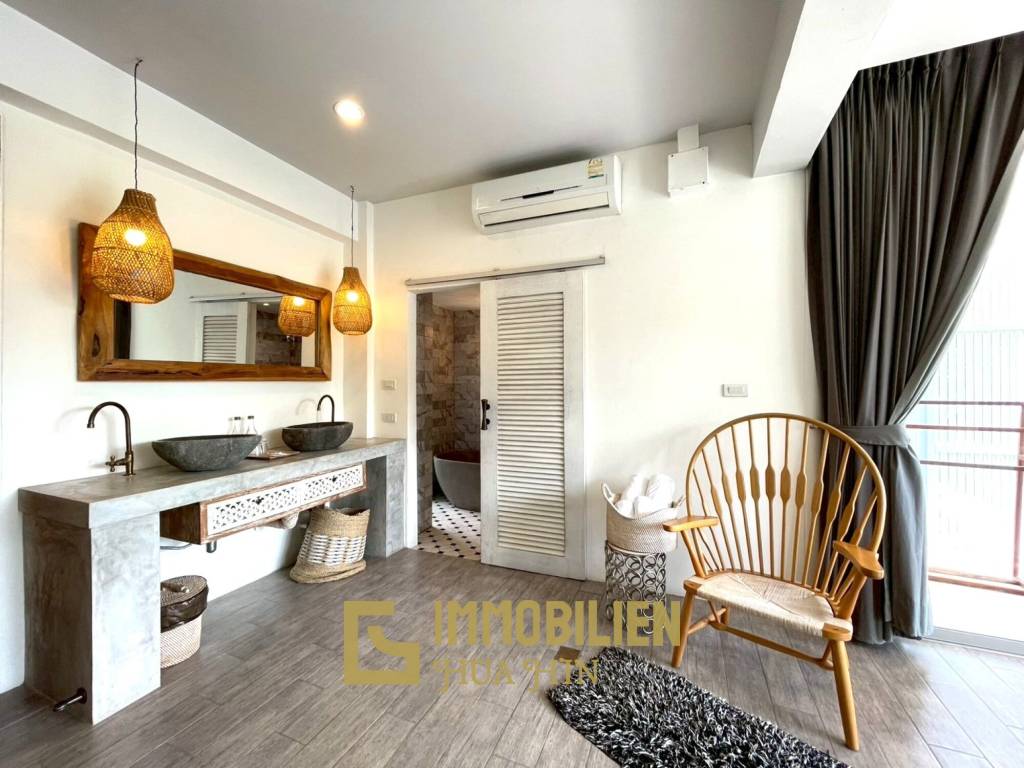 ทาวน์เฮ้าส์หรู 4 ห้องนอน ในเขาตะเกียบ