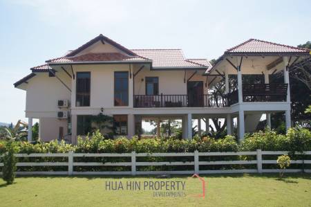 Elegant Villa with Pool and Garden On soi 102 in Hua Hin