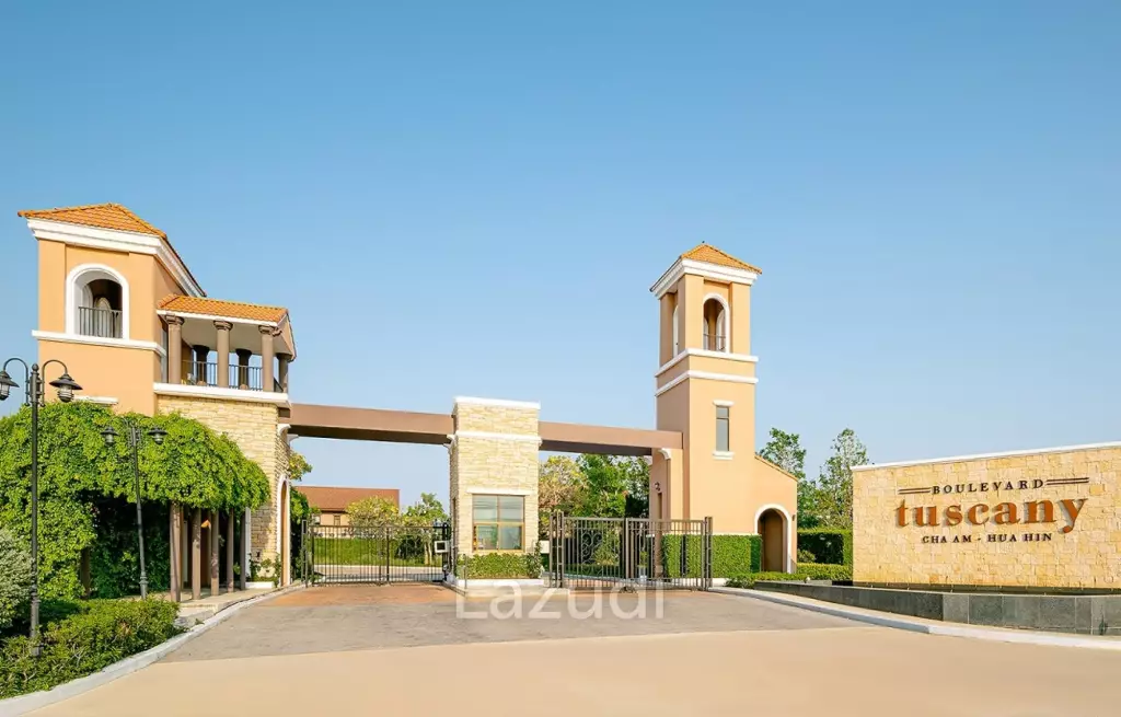 Boulevard Tuscany : Luxury 2 Bedroom Townhouse in , Cha-Am