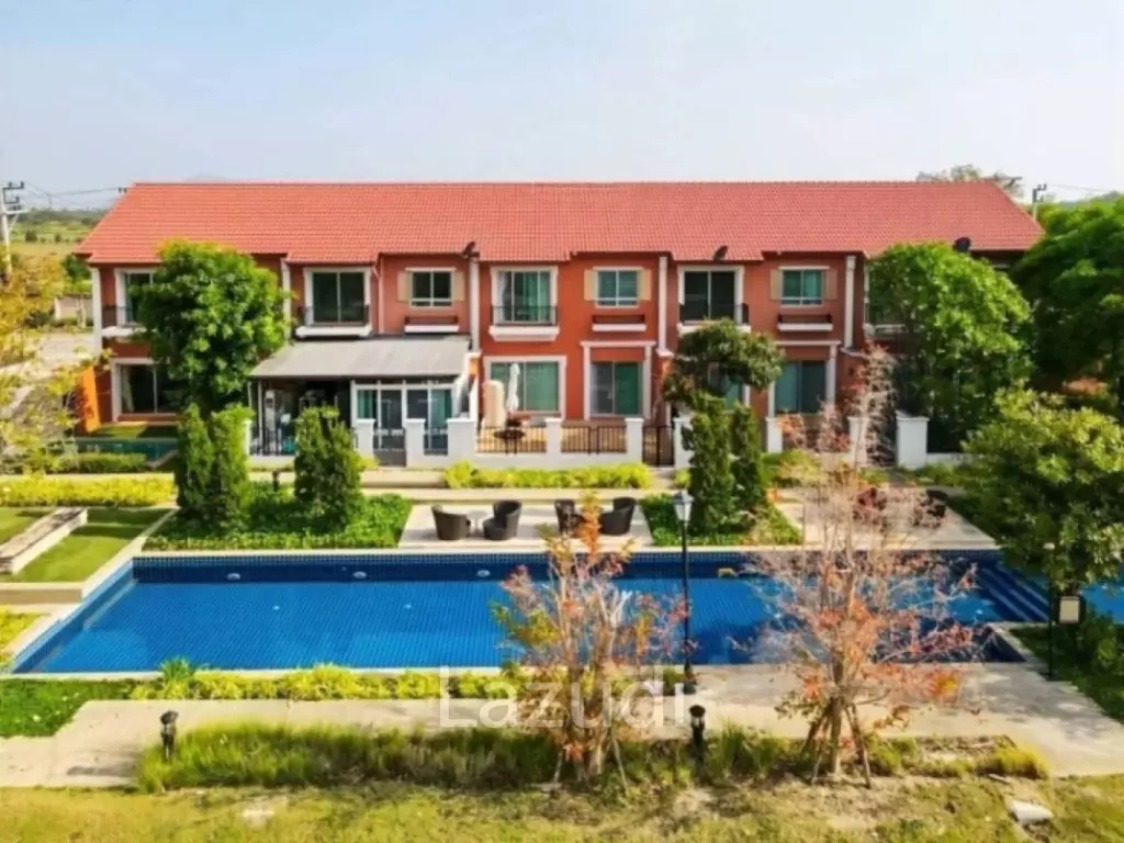 Boulevard Tuscany : Luxury 2 Bedroom Townhouse in , Cha-Am