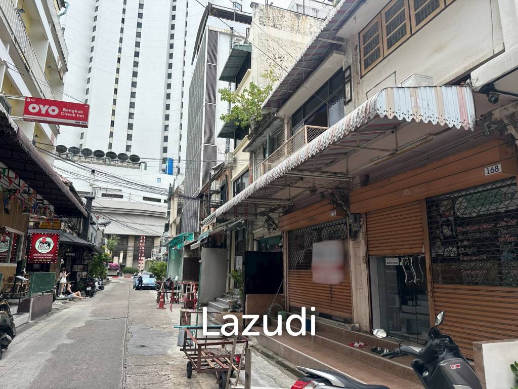 Versatile Commercial and Residential Building in Bang Rak