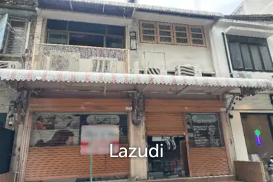 Versatile Commercial and Residential Building in Bang Rak
