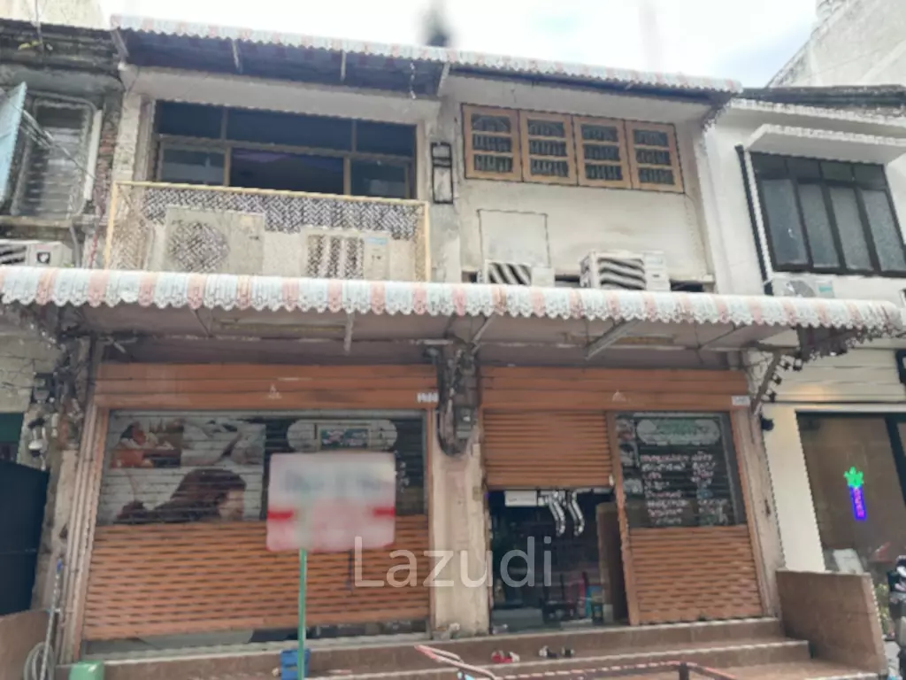 Versatile Commercial and Residential Building in Bang Rak