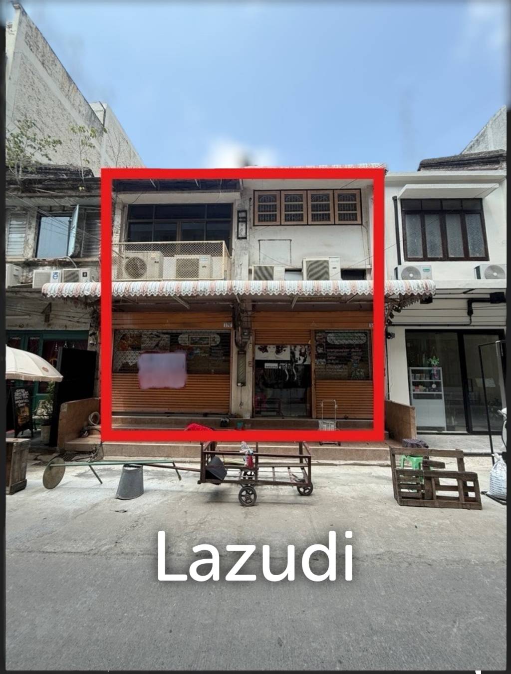 Versatile Commercial and Residential Building in Bang Rak