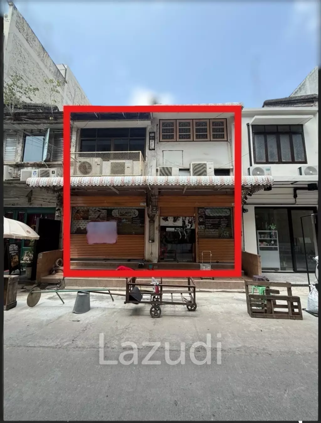 Versatile Commercial and Residential Building in Bang Rak