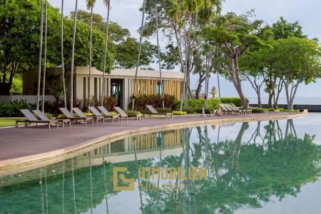 คอนโด 2 ห้องนอนรีโนเวทใหม่ริมทะเล ที่บ้านแสนสุข หัวหิน