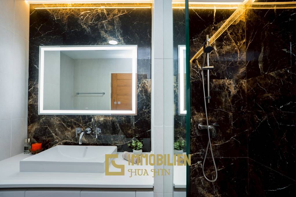 คอนโด 2 ห้องนอนรีโนเวทใหม่ริมทะเล ที่บ้านแสนสุข หัวหิน