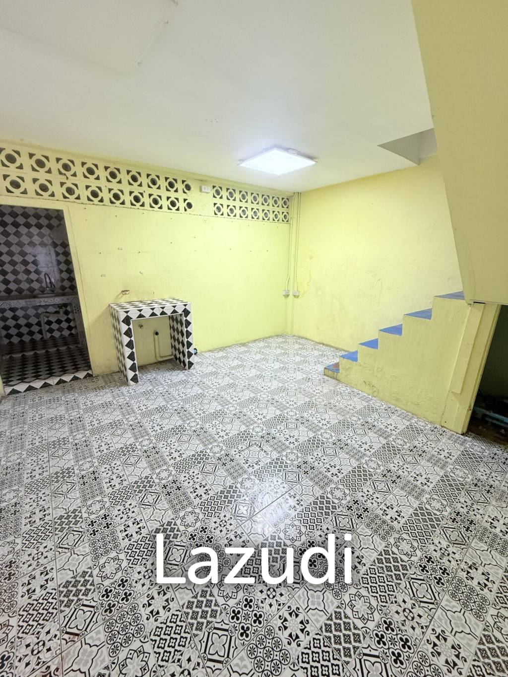 Spacious Townhouse for Sale in Yan Nawa Bangkok