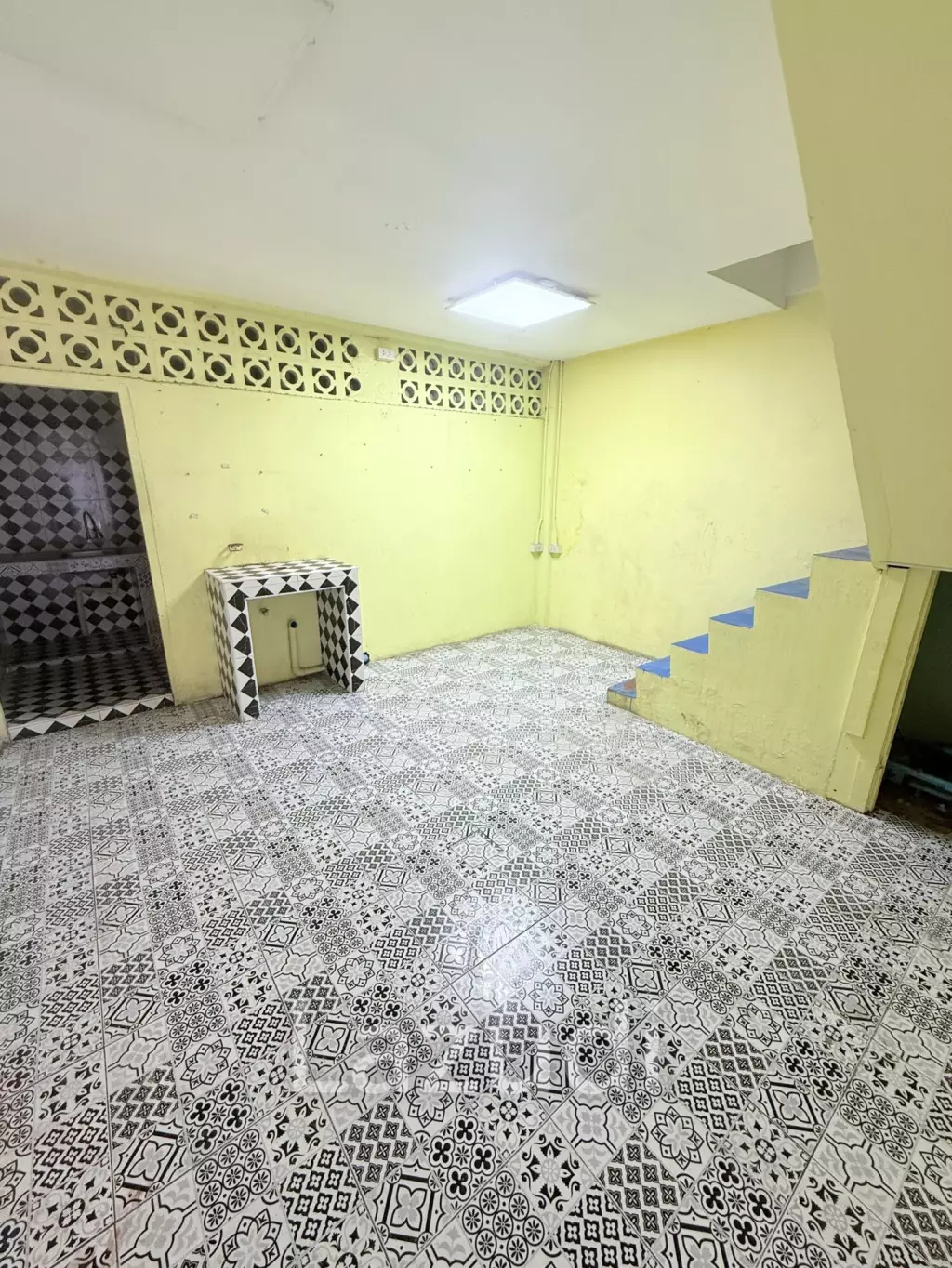 Spacious Townhouse for Sale in Yan Nawa Bangkok