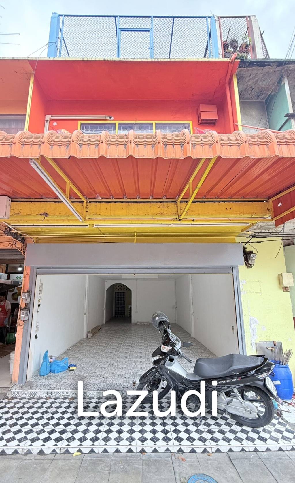Spacious Townhouse for Sale in Yan Nawa Bangkok