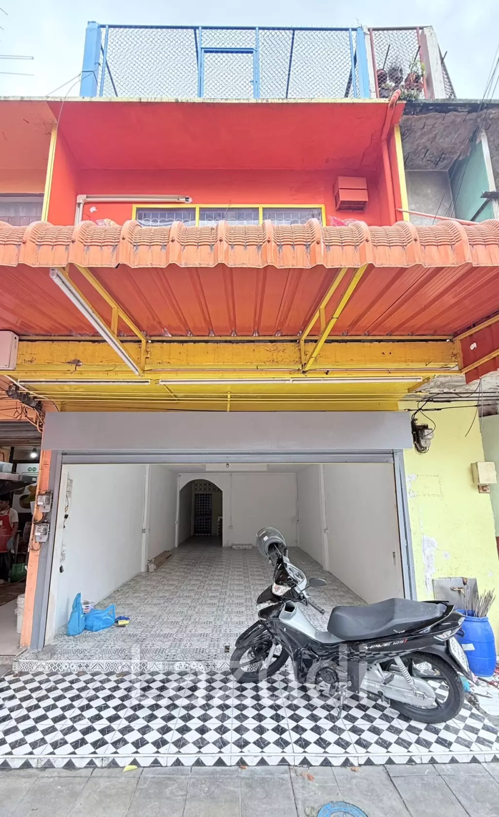 Spacious Townhouse for Sale in Yan Nawa Bangkok