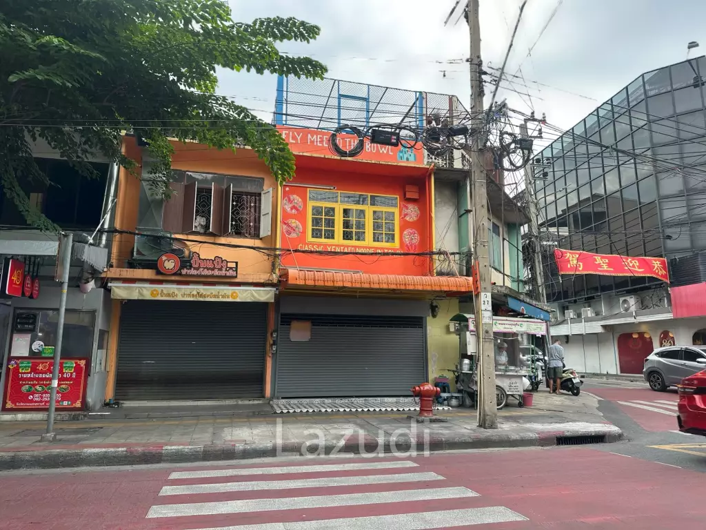 Spacious Townhouse for Sale in Yan Nawa Bangkok