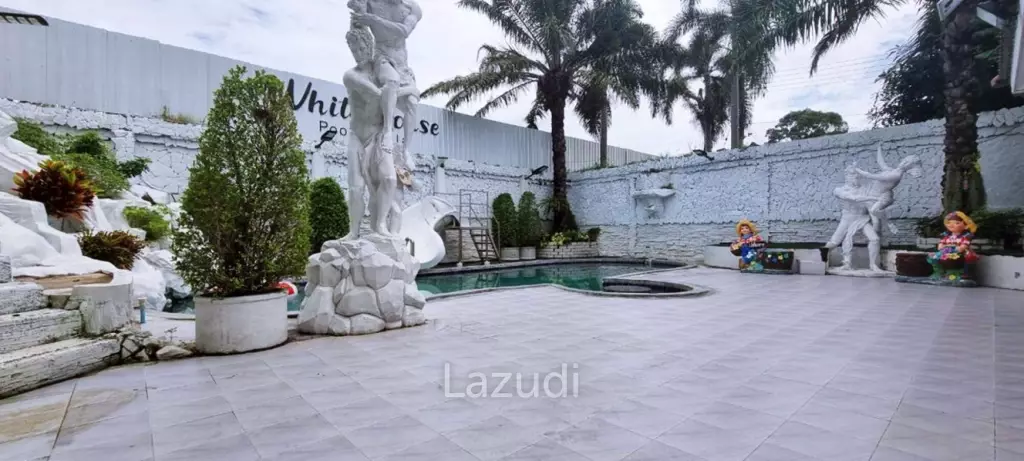5 Bedrooms 6 Bathrooms 222 SQ.M. Baan Koon Suk