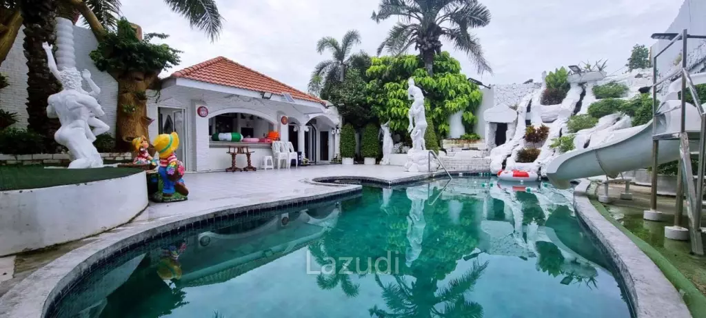5 Bedrooms 6 Bathrooms 222 SQ.M. Baan Koon Suk