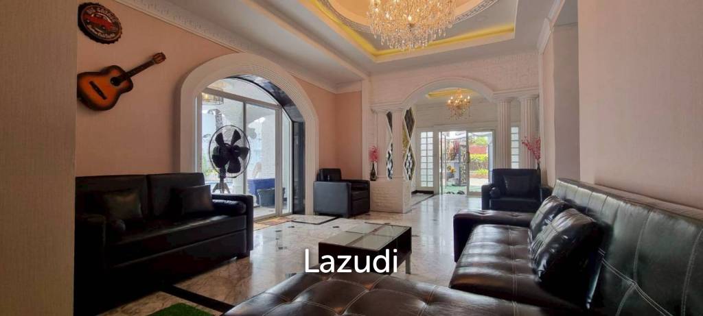 5 Bedrooms 6 Bathrooms 222 SQ.M. Baan Koon Suk