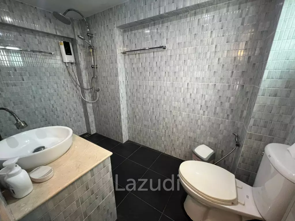 Spacious 5-Bedroom Villa with Mountain Views in Mae Nam Soi 2